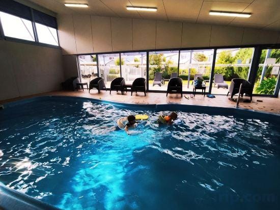Captains Cove 1st Floor Spa Luxury Apartments - Free Netflix Hotel in Victoria