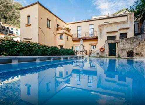 Amalfi Rooms with pool Hotel in Amalfi