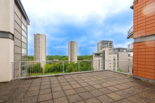 Spacious Shared Apartment by the Thames Hotel in Brentford