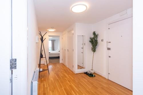 Spacious Shared Apartment by the Thames Hotel in Brentford