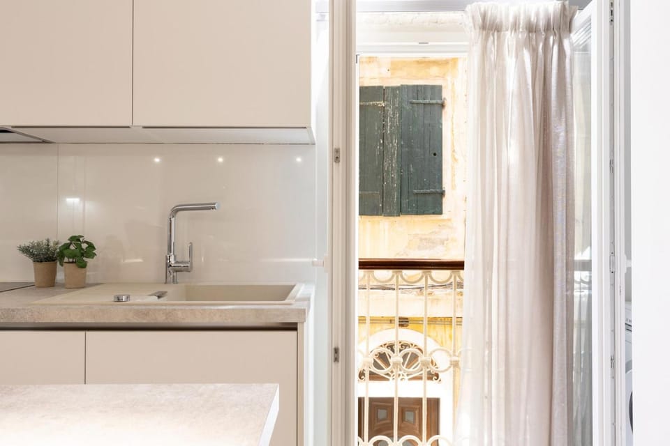 Petite Town Hall Apartment by Konnect, Old Corfu Town Hotel in Corfu