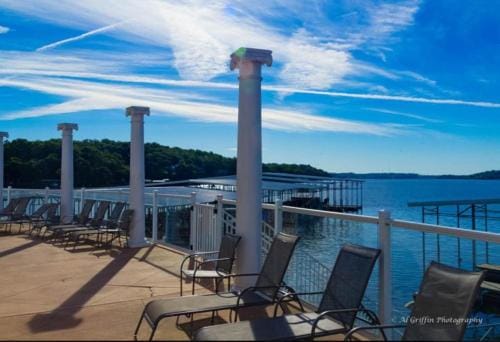 3BD 3BA Gated Condo LakeFront Lake Ozark, MO Isla Del Sol 4 M from Dam Hotel in Lake of the Ozarks