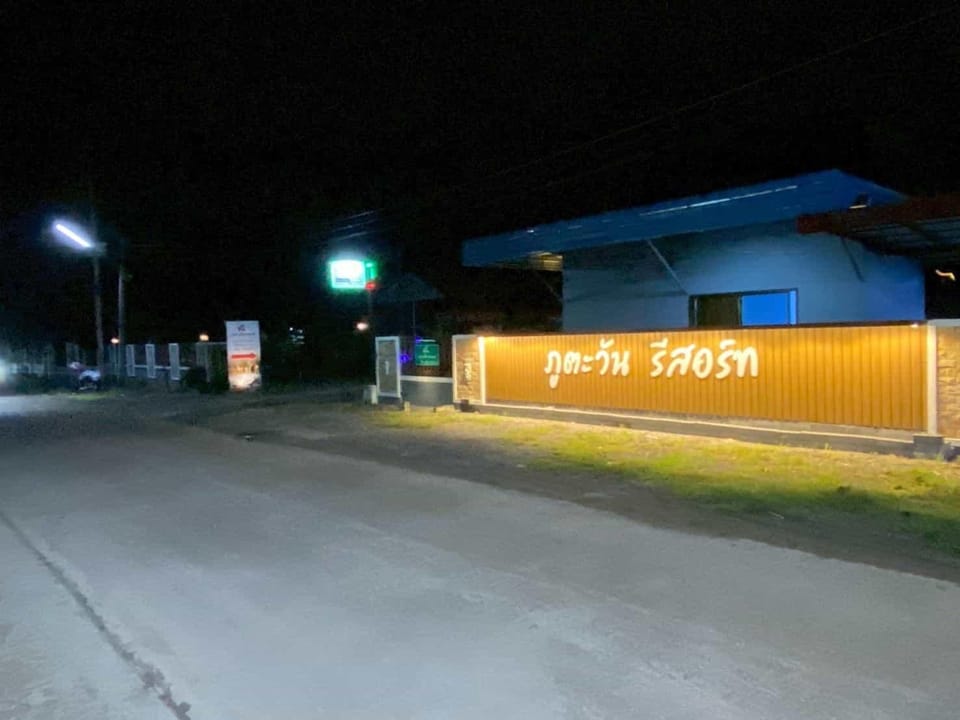 Phutawan place and resort Hotel in Laos
