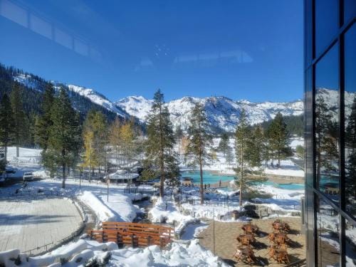 Everline Resort & Spa 701 & 703 Hotel in Palisades Tahoe (Olympic Valley)