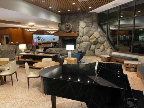 Everline Resort & Spa 701 & 703 Hotel in Palisades Tahoe (Olympic Valley)