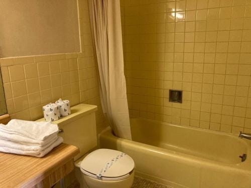 Highland Manor Motel Hotel in Lombard