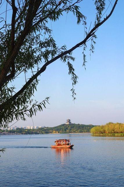Ease Hotel - Hangzhou Jiangnan Times Square Nanhu East Subway Station Hotel in Hangzhou