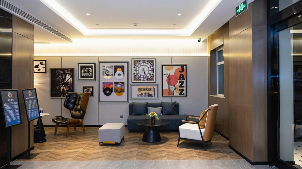 Home Inn Plus - Beijing Chaoyang Joy City Shilibao Subway Station Hotel in Beijing