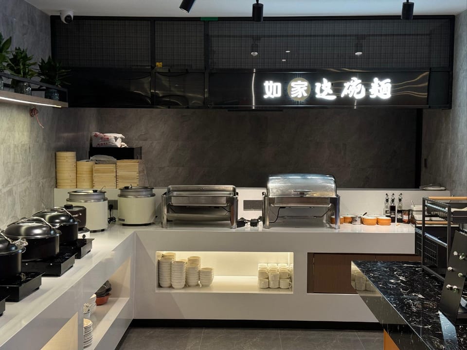 Home Inn Plus - Beijing Chaoyang Joy City Shilibao Subway Station Hotel in Beijing