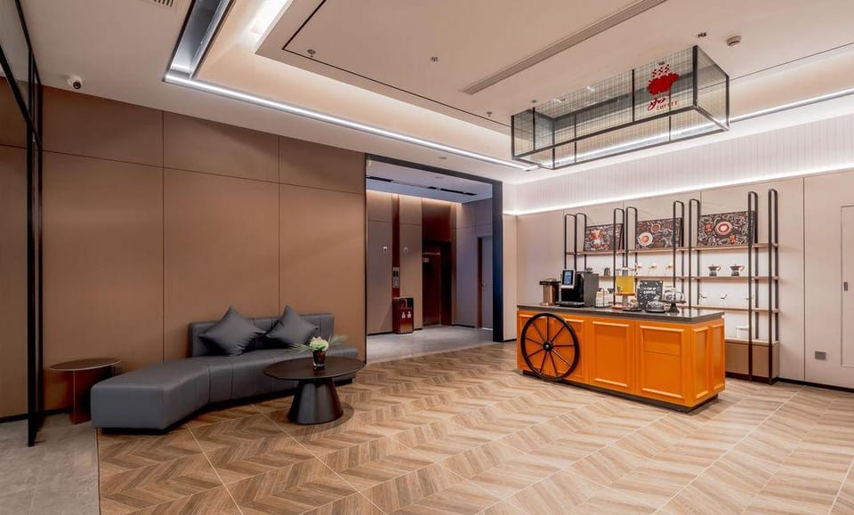 Home Inn Plus - Hangzhou Linping Intime City Subway Station Hotel in Hangzhou