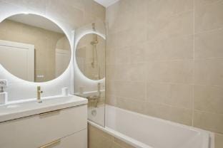 Elegant New Apartment with Balcony in the 16th - M Hotel in Paris