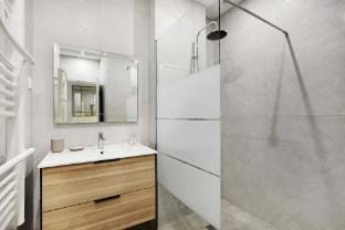 Superb apartment - 1BR 4P - Gare Montparnasse Hotel in Paris