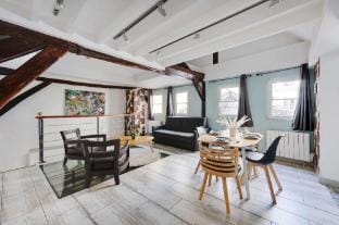 Authentic apartment - 1BR 6P - Centre de Paris Hotel in Paris