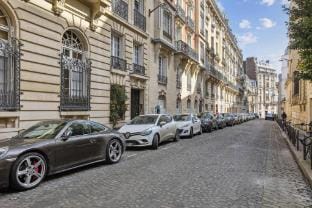 Appt view Eiffel Tower - 4P 1BR - Trocadero Hotel in Paris