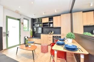 Cosy appartment - 1BR 4P - Place des Vosges Hotel in Paris