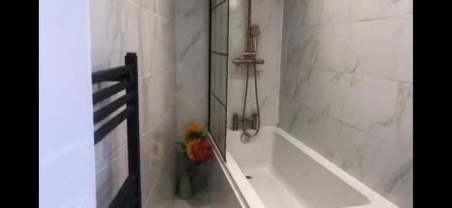 77 Manor Road Altrincham Hotel in England
