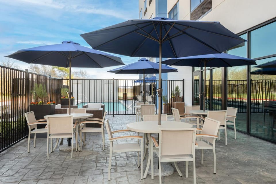Holiday Inn Express & Suites DFW Airport Southwest - Euless Hotel in Euless