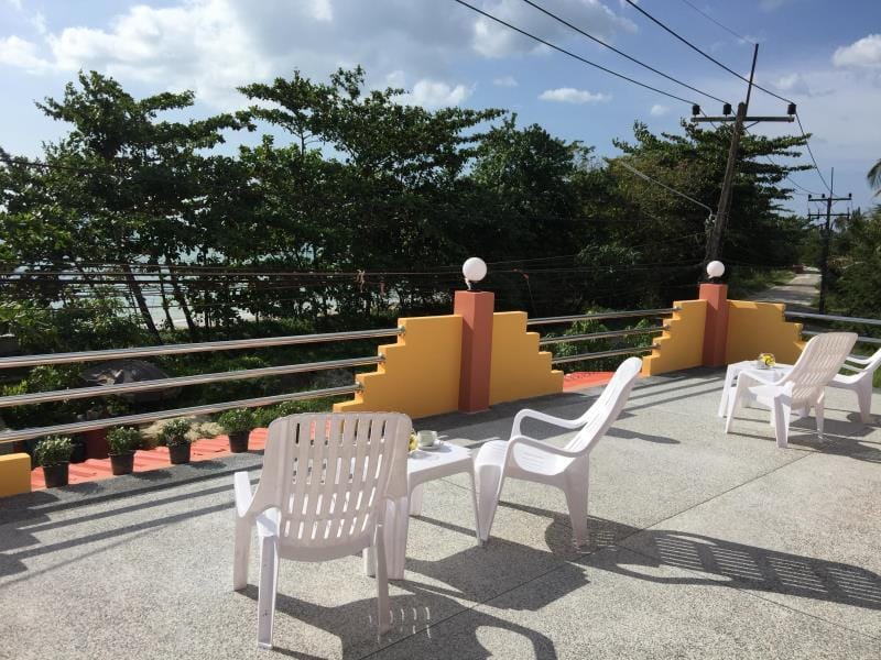 The Royhanna Beach House Hotel in Krabi Changwat