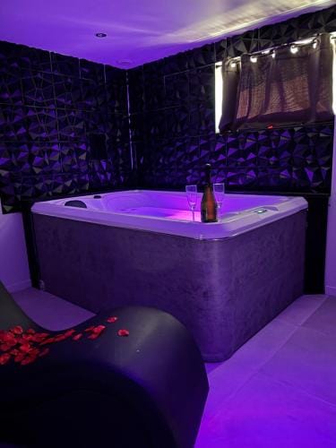 Nid Secret LoveRoom & Spa Hotel in Sanary-sur-Mer