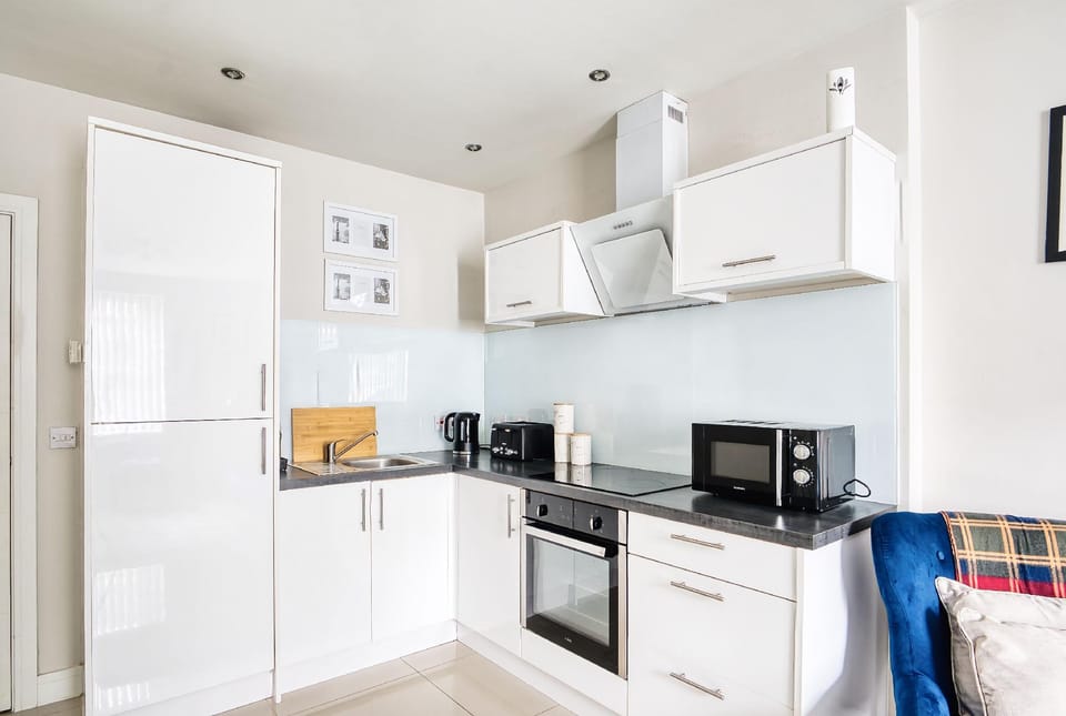 Spacious 1 Bedroom Near Hospital Hotel in Cardiff