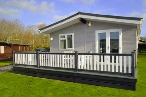2 Bedroom Superior Lodge with Hot Tub Lodge in New Forest District