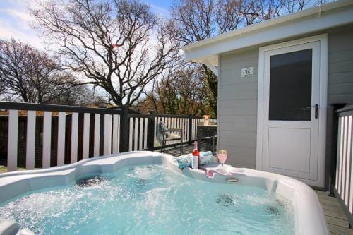 2 Bedroom Superior Lodge with Hot Tub Lodge in New Forest District