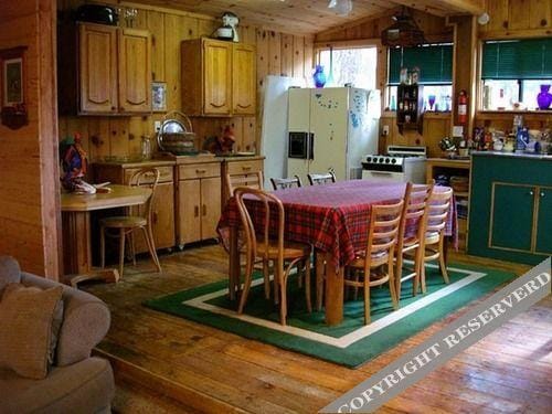 Holly's Place Hotel in Al Tahoe