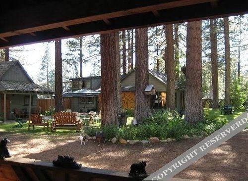 Holly's Place Hotel in Al Tahoe