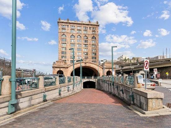 Placemakr Downtown Pittsburgh Hotel in Pittsburgh