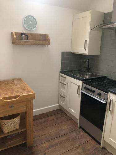 The Nook. 1 Bedroom Cottage with Indoor Fireplace Hotel in Aylesbury Vale