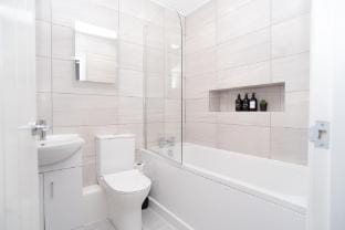 Holly - Telford - With Parking Hotel in Telford