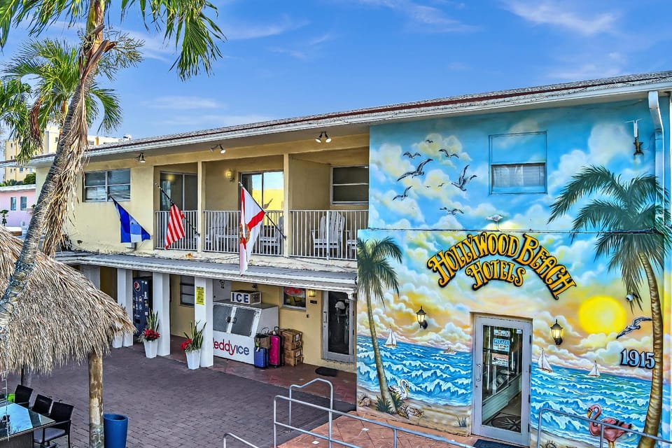 The Swan Hollywood Beach Hotel in Hollywood Beach