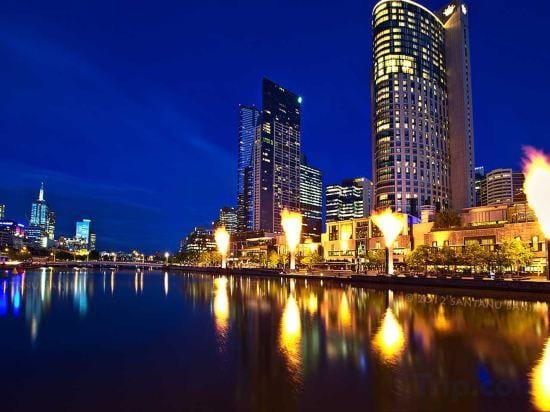 A Stylish & Central 2BR Apt Near Flinders Station Hotel in Melbourne