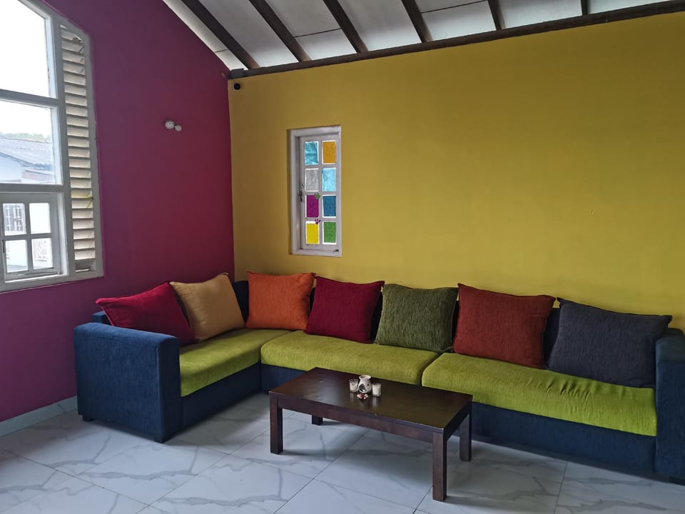 Ceylon Traveller Homestay  Bed and Breakfast in Western Province
