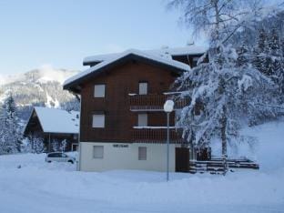 Violettes apartment with balcony Hotel in Châtel