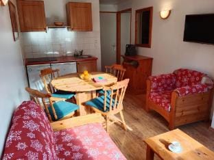 Apartment with balcony for 6 people Hotel in Piedmont