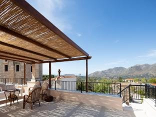 Villa in Garazo with Pool  Mountain Views Hotel in Crete
