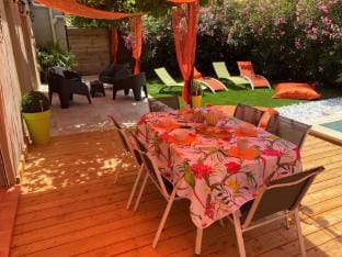 Sun-Kissed Villa in Lirac Hotel in Rochefort-du-Gard