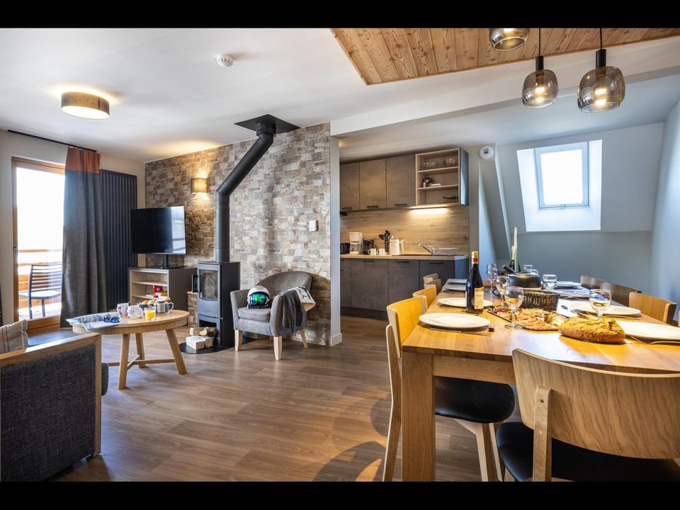 Apartment in Risoul with Ski-InSki-Out Access Hotel in Piedmont