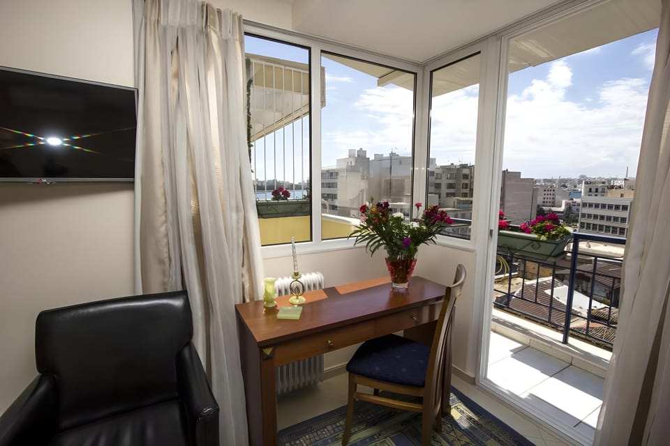 Triton Hotel Hotel in Pireas