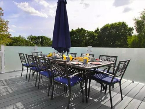 5 Bedroom Signature Lodge with Hot Tub Lodge in New Forest District