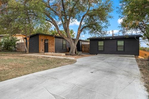 Cozy Modern 1BR Casita - Near Lackland & SeaWorld Hotel in San Antonio