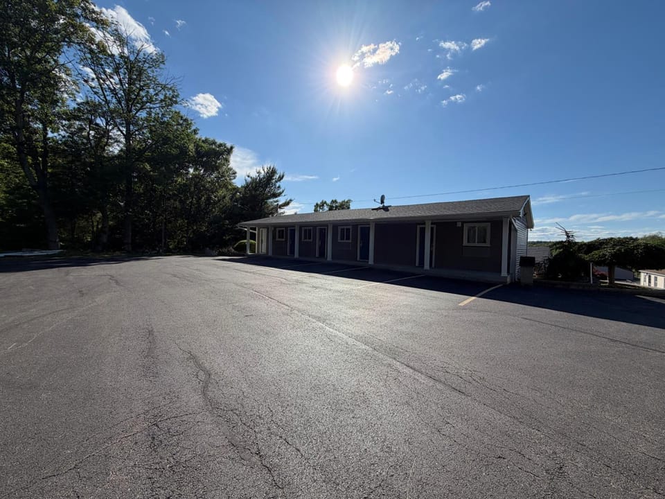 Chaplin Inn & Suites Hotel in Connecticut