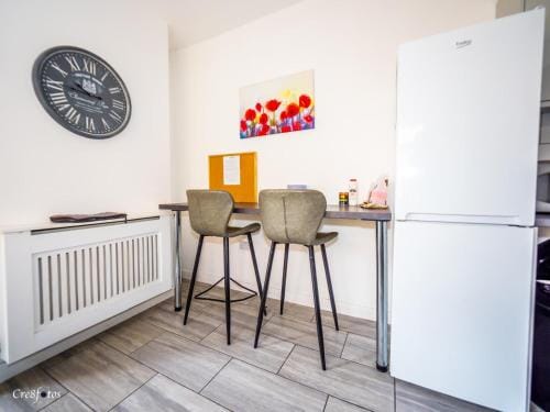 En-suite 1 Woodhouse, private bath, 2 kitchen Hotel in Stoke-on-Trent