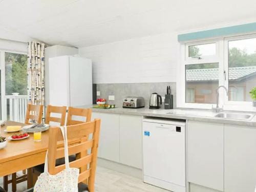 Merley Woodland Superior4 Lodge with Hot Tub Lodge in Purbeck District