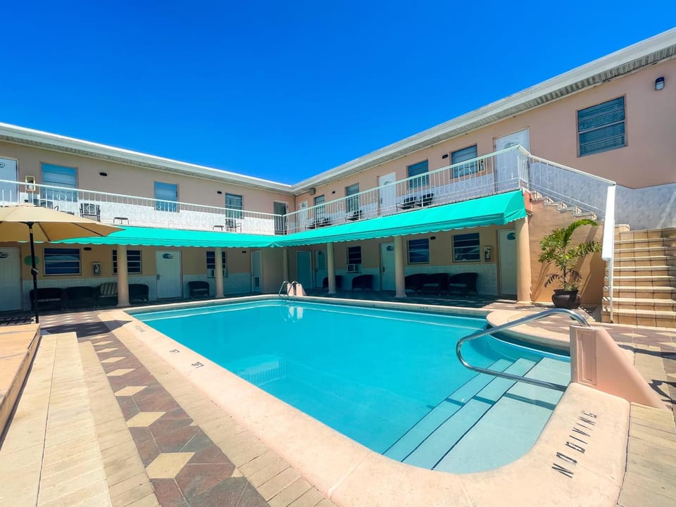 Coastal Sunset Hotel in Hollywood Beach