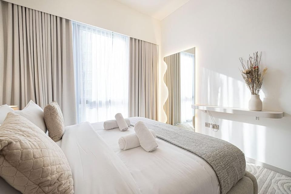 Grande Suites by Hostiva - Sea View Hotel in Dubai