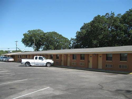 Western Skies Motel Hotel in Dallas