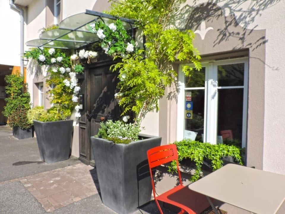 LES CHAMBRES DE LOUISE Hotel in Switzerland