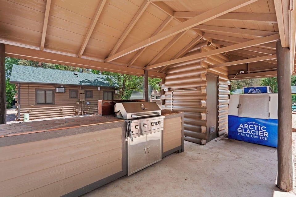 Timber Lodge Cabins 28 Hotel in Colorado Springs